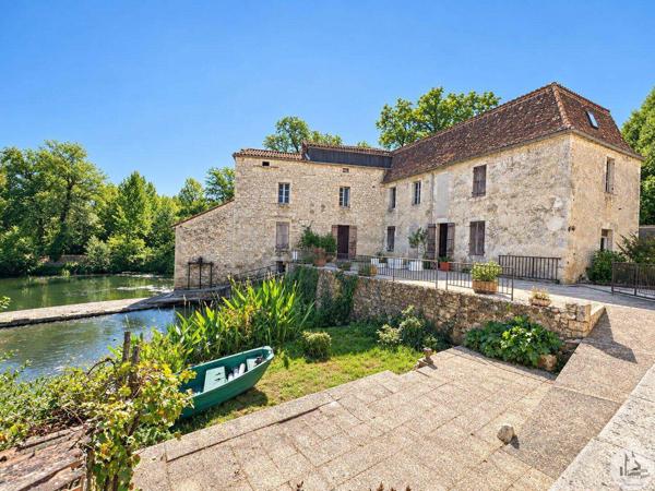 Moulin du 16eme siècle avec maison indépendante