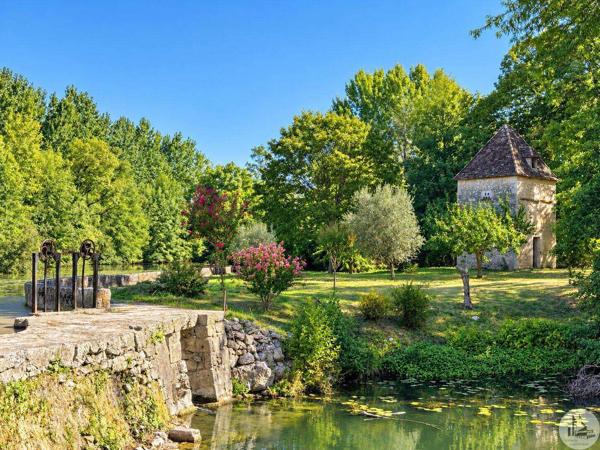 Moulin du 16eme siècle avec maison indépendante