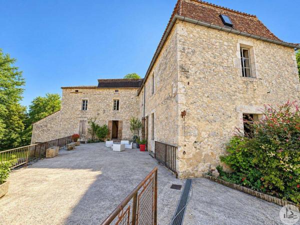 Moulin du 16eme siècle avec maison indépendante