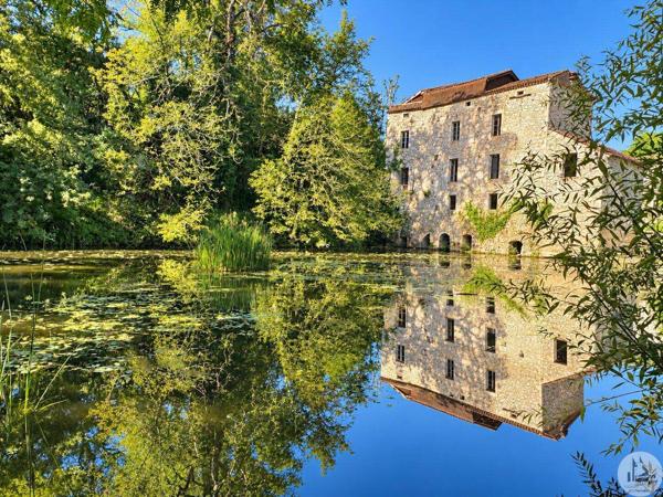 Moulin du 16eme siècle avec maison indépendante