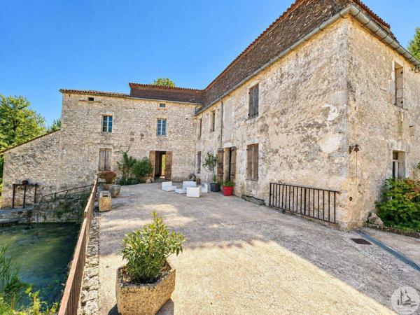 Moulin du 16eme siècle avec maison indépendante