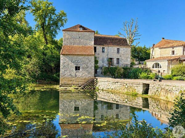 Moulin du 16eme siècle avec maison indépendante