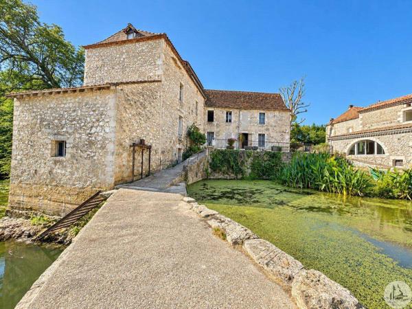 Moulin du 16eme siècle avec maison indépendante
