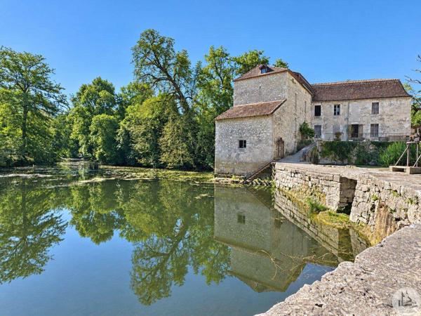 Moulin du 16eme siècle avec maison indépendante