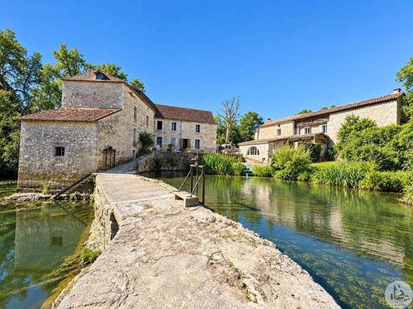 Moulin du 16eme siècle avec maison indépendante
