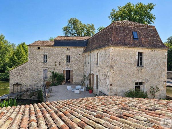 Moulin du 16eme siècle avec maison indépendante