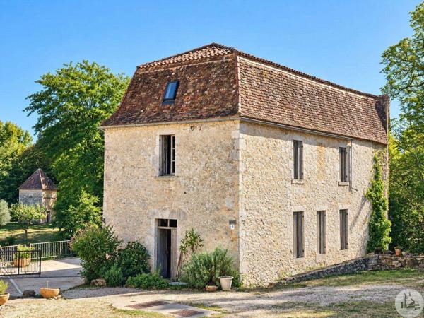 Moulin du 16eme siècle avec maison indépendante