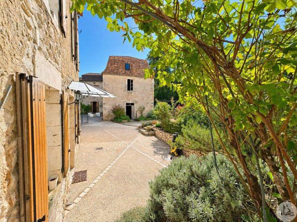 Moulin du 16eme siècle avec maison indépendante