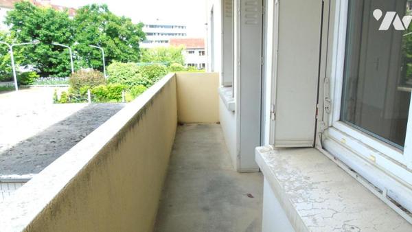 Appartement T4 de 116m² (88m² loi carrez) en rez-de-chaussée à Lons Le Saunier face aux thermes.