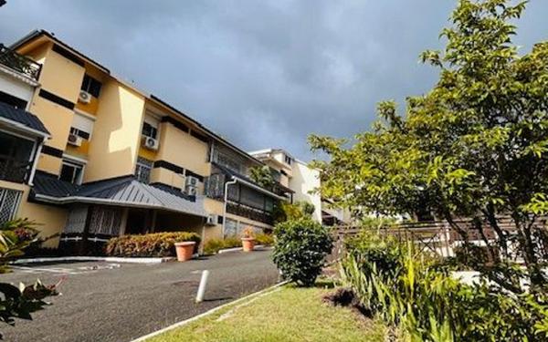 Appartement à louer    4 pièces •  Le Gosier