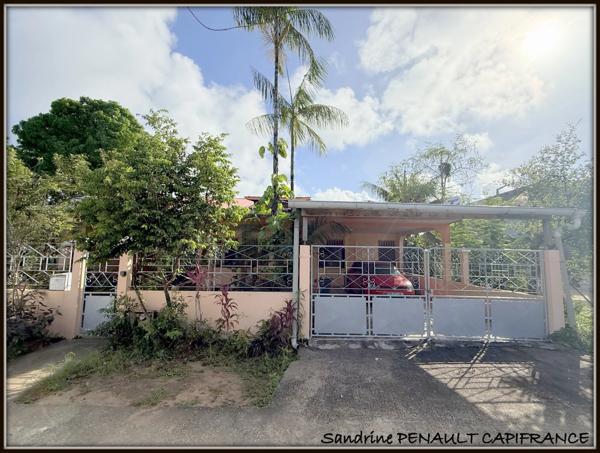 A VENDRE A KOUROU UNE MAISON INDIVIDUELLE T7 DE 162 m² SUPERFICIE TERRAIN 352 m² - AU PRIX DE 269 000 €.