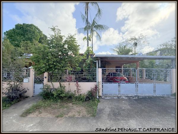 A VENDRE A KOUROU UNE MAISON INDIVIDUELLE T7 DE 162 m² SUPERFICIE TERRAIN 352 m² - AU PRIX DE 269 000 €.