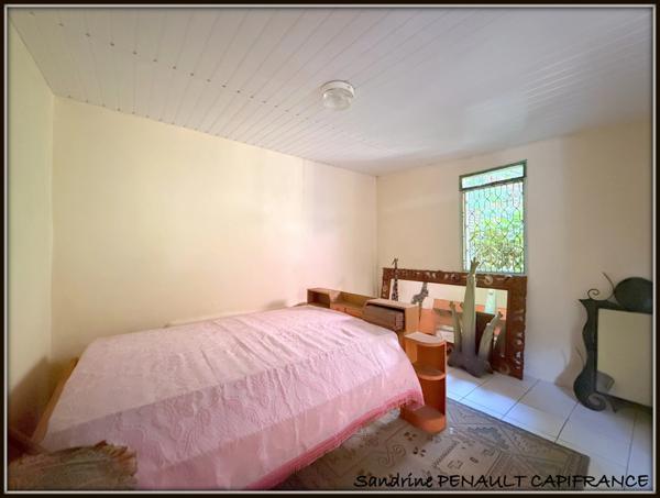 A VENDRE A KOUROU UNE MAISON INDIVIDUELLE T7 DE 162 m² SUPERFICIE TERRAIN 352 m² - AU PRIX DE 269 000 €.