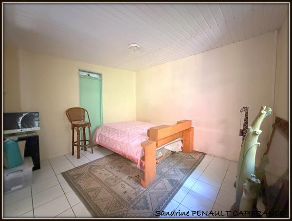 A VENDRE A KOUROU UNE MAISON INDIVIDUELLE T7 DE 162 m² SUPERFICIE TERRAIN 352 m² - AU PRIX DE 269 000 €.