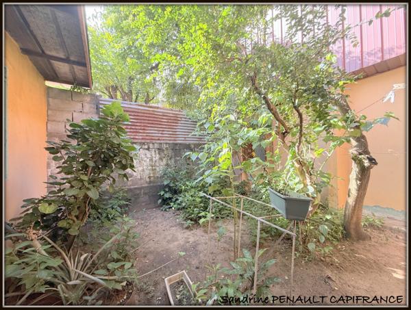 A VENDRE A KOUROU UNE MAISON INDIVIDUELLE T7 DE 162 m² SUPERFICIE TERRAIN 352 m² - AU PRIX DE 269 000 €.