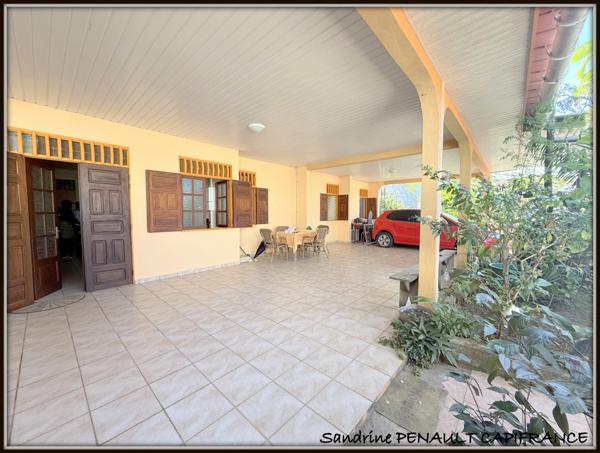 A VENDRE A KOUROU UNE MAISON INDIVIDUELLE T7 DE 162 m² SUPERFICIE TERRAIN 352 m² - AU PRIX DE 269 000 €.