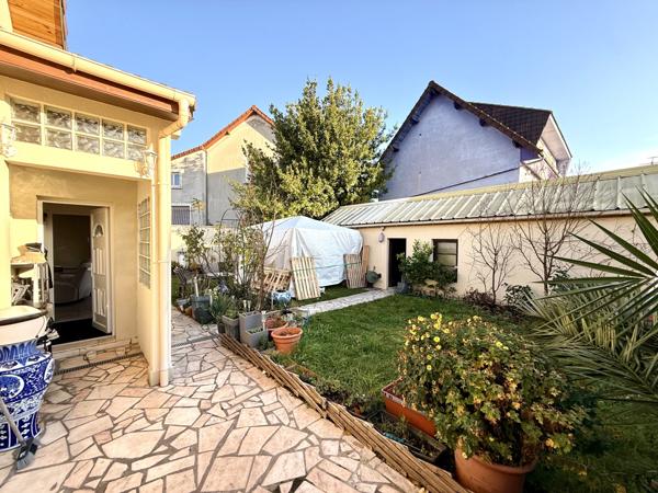Drancy (93700) Maison de 2013 avec jardin, garage proche métro 5