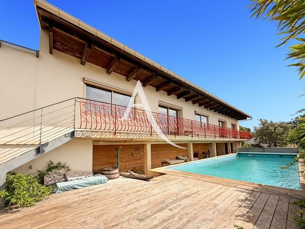 A VENDRE Propriété de caractère 240 m² - Piscine, vue panoramique quartier les médecins 13013 Marseille
