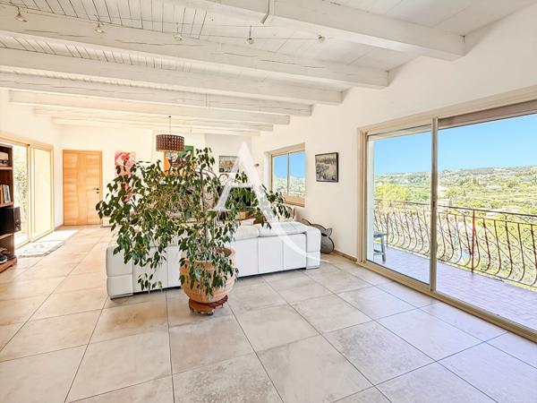 A VENDRE Propriété de caractère 240 m² - Piscine, vue panoramique quartier les médecins 13013 Marseille