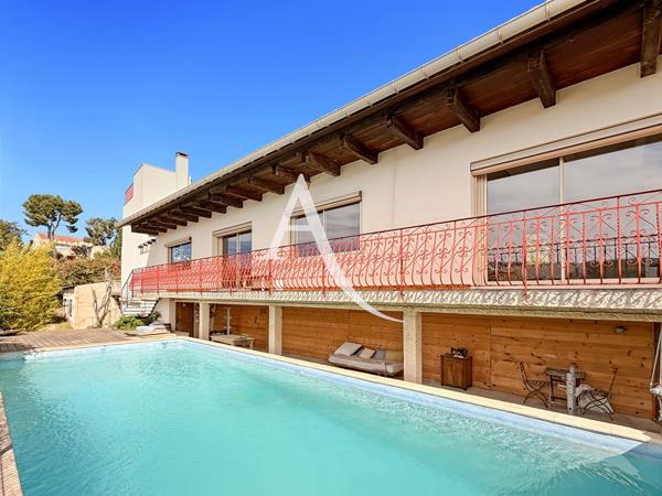 A VENDRE Propriété de caractère 240 m² - Piscine, vue panoramique quartier les médecins 13013 Marseille
