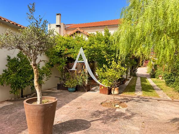 A VENDRE Propriété de caractère 240 m² - Piscine, vue panoramique quartier les médecins 13013 Marseille