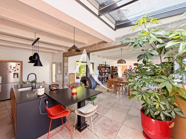 A VENDRE Propriété de caractère 240 m² - Piscine, vue panoramique quartier les médecins 13013 Marseille