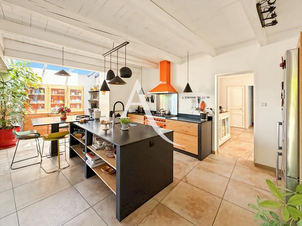 A VENDRE Propriété de caractère 240 m² - Piscine, vue panoramique quartier les médecins 13013 Marseille