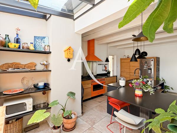 A VENDRE Propriété de caractère 240 m² - Piscine, vue panoramique quartier les médecins 13013 Marseille