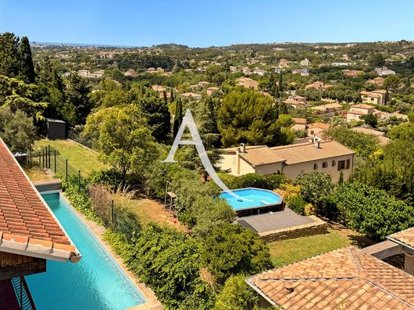 A VENDRE Propriété de caractère 240 m² - Piscine, vue panoramique quartier les médecins 13013 Marseille
