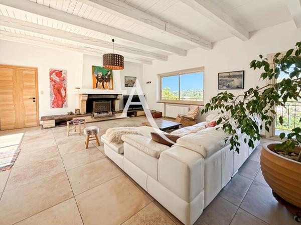 A VENDRE Propriété de caractère 240 m² - Piscine, vue panoramique quartier les médecins 13013 Marseille