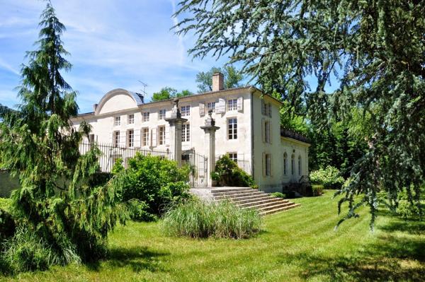 PROPRIETE DANS UN CADRE EXCEPTIONNEL Nerac