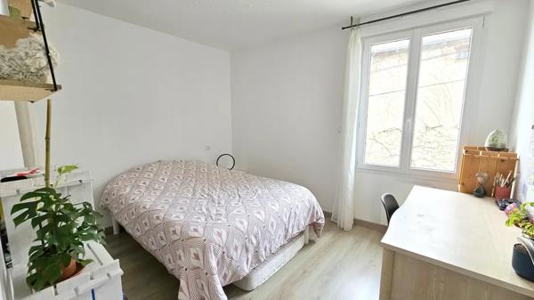 Votre future maison à Vezins : rénovée avec revenus locatif