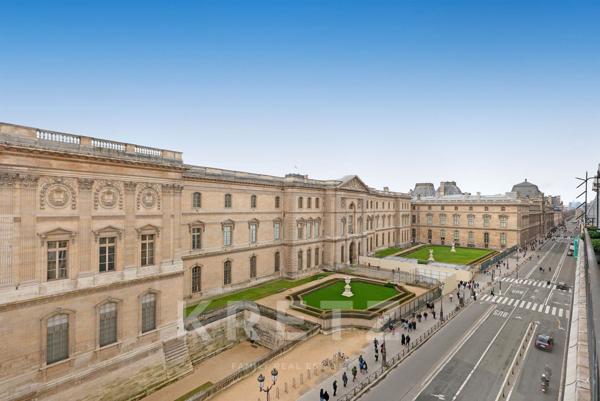 Appartement en dernier étage avec vue dégagée sur le Louvre