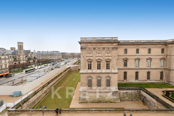 Appartement en dernier étage avec vue dégagée sur le Louvre