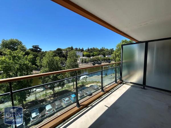 Appartement à louer 3 pièces 77.89m² Laval (53000)