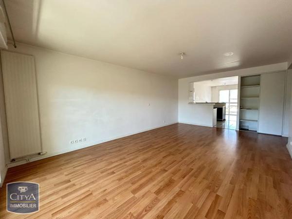 Appartement à louer 3 pièces 77.89m² Laval (53000)