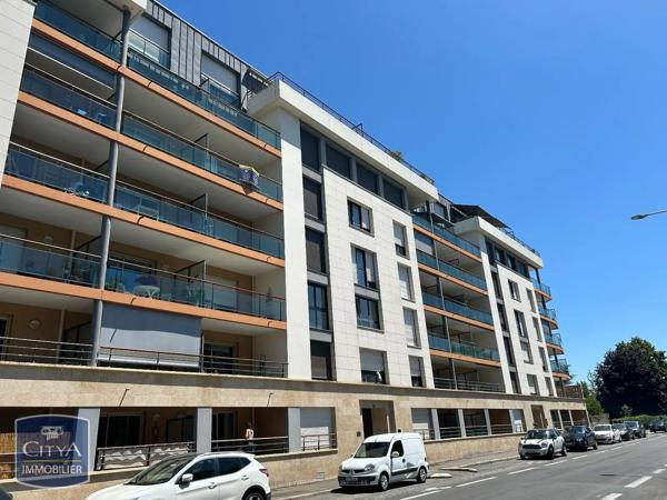 Appartement à louer 3 pièces 77.89m² Laval (53000)
