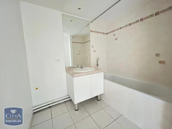 Appartement à louer 3 pièces 77.89m² Laval (53000)