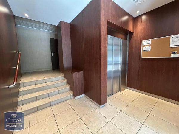 Appartement à louer 3 pièces 77.89m² Laval (53000)