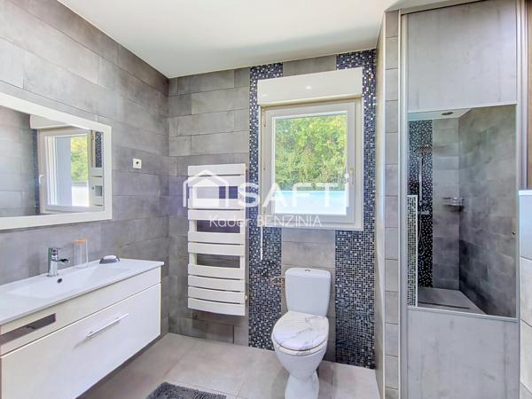 MOUTIERS RARE ! PLAIN PIED F5 PISCINE