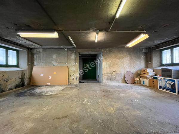 Local professionnel de73 M²