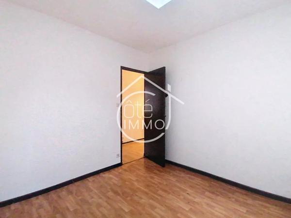 STE FOY : cœur de la Bastide, appartement T3 de 79 m² à moderniser 2 garages en RDC