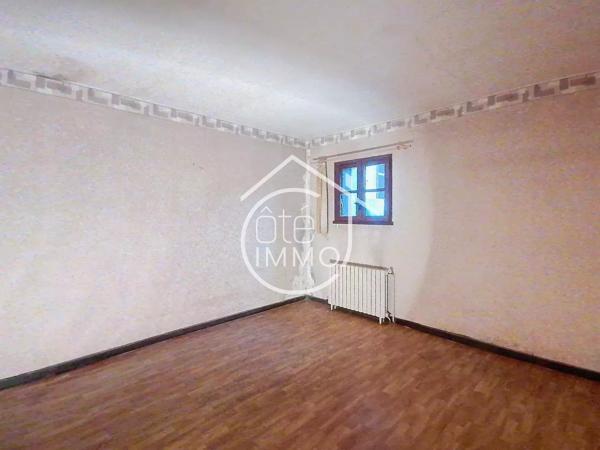 STE FOY : cœur de la Bastide, appartement T3 de 79 m² à moderniser 2 garages en RDC