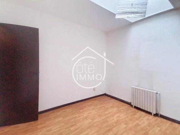STE FOY : cœur de la Bastide, appartement T3 de 79 m² à moderniser 2 garages en RDC