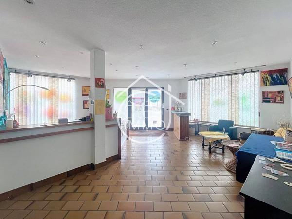 Sainte-Foy-la-Grande : Ensemble immobilier avec extérieur au cœur de la bastide