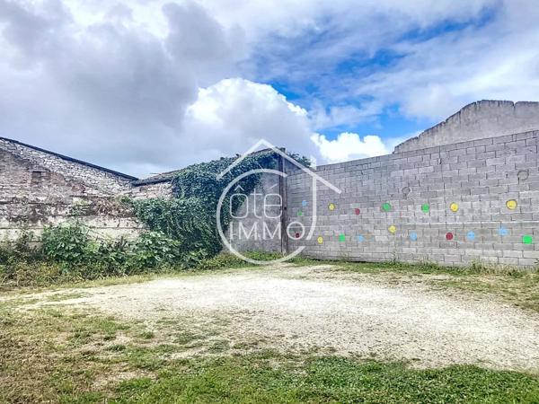 Sainte-Foy-la-Grande : Ensemble immobilier avec extérieur au cœur de la bastide