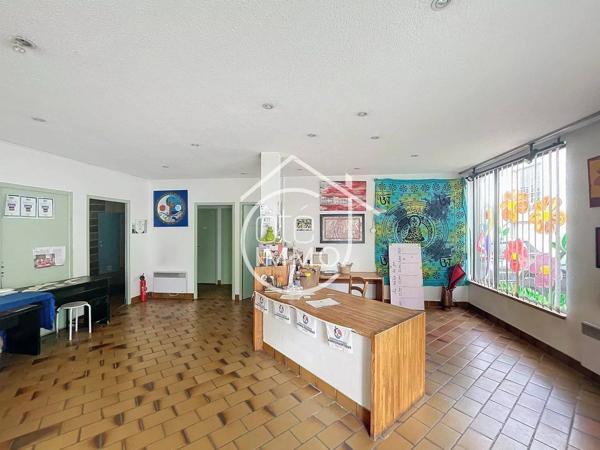 Sainte-Foy-la-Grande : Ensemble immobilier avec extérieur au cœur de la bastide