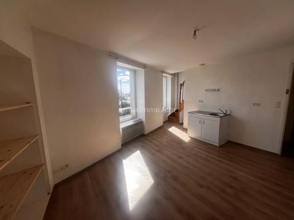 Location                                                      Appartement
                        
                     2 pièces                      23 m2                     à Trélivan
