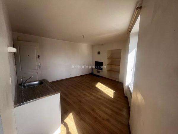 Location                                                      Appartement
                        
                     2 pièces                      23 m2                     à Trélivan