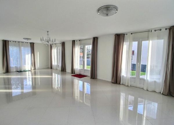 Maison à vendre    7 pièces • 225,80 m2 Messery